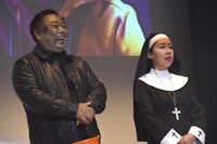 左からドランクドラゴン塚地、ふせえり。