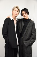 左から前田公輝、塩野瑛久。