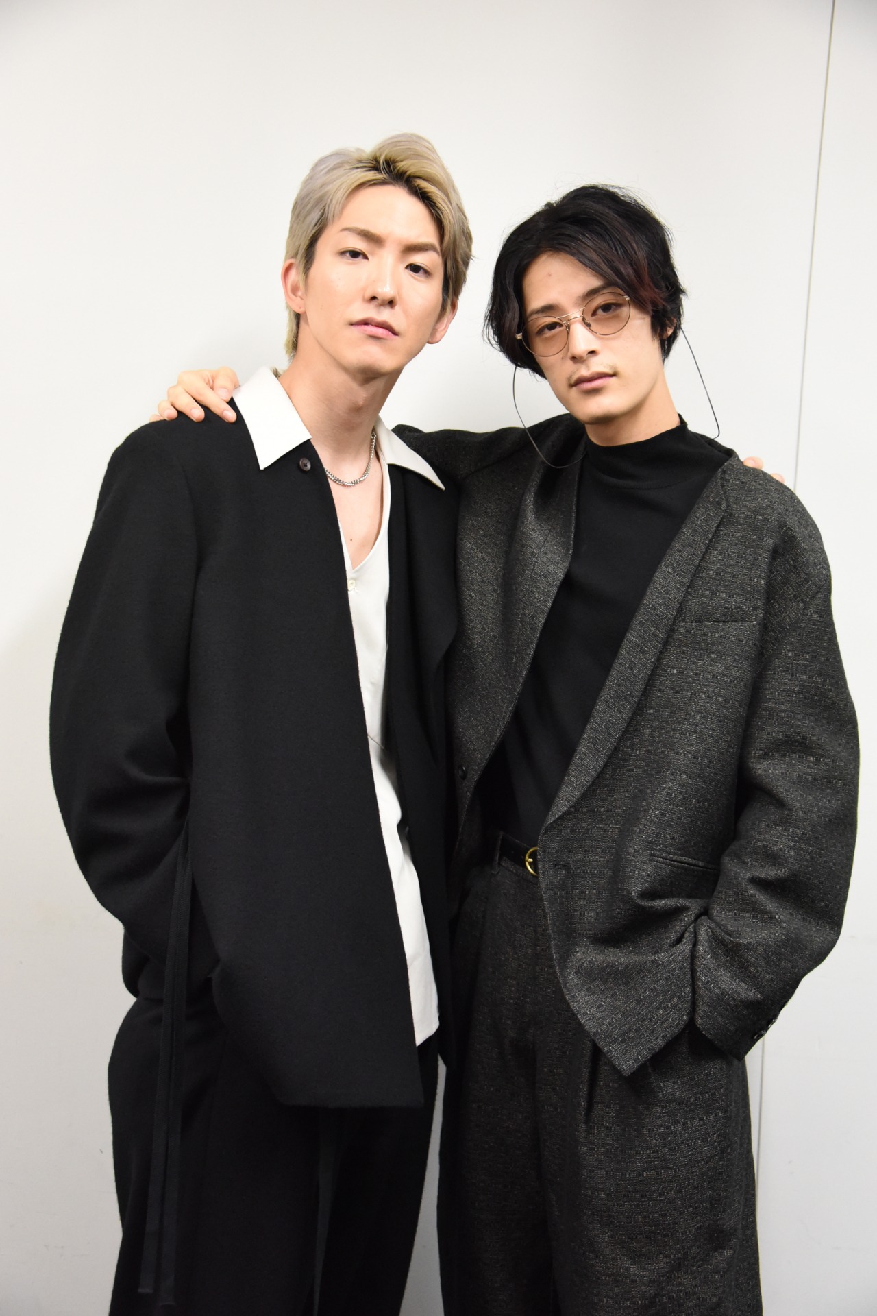 左から前田公輝、塩野瑛久。