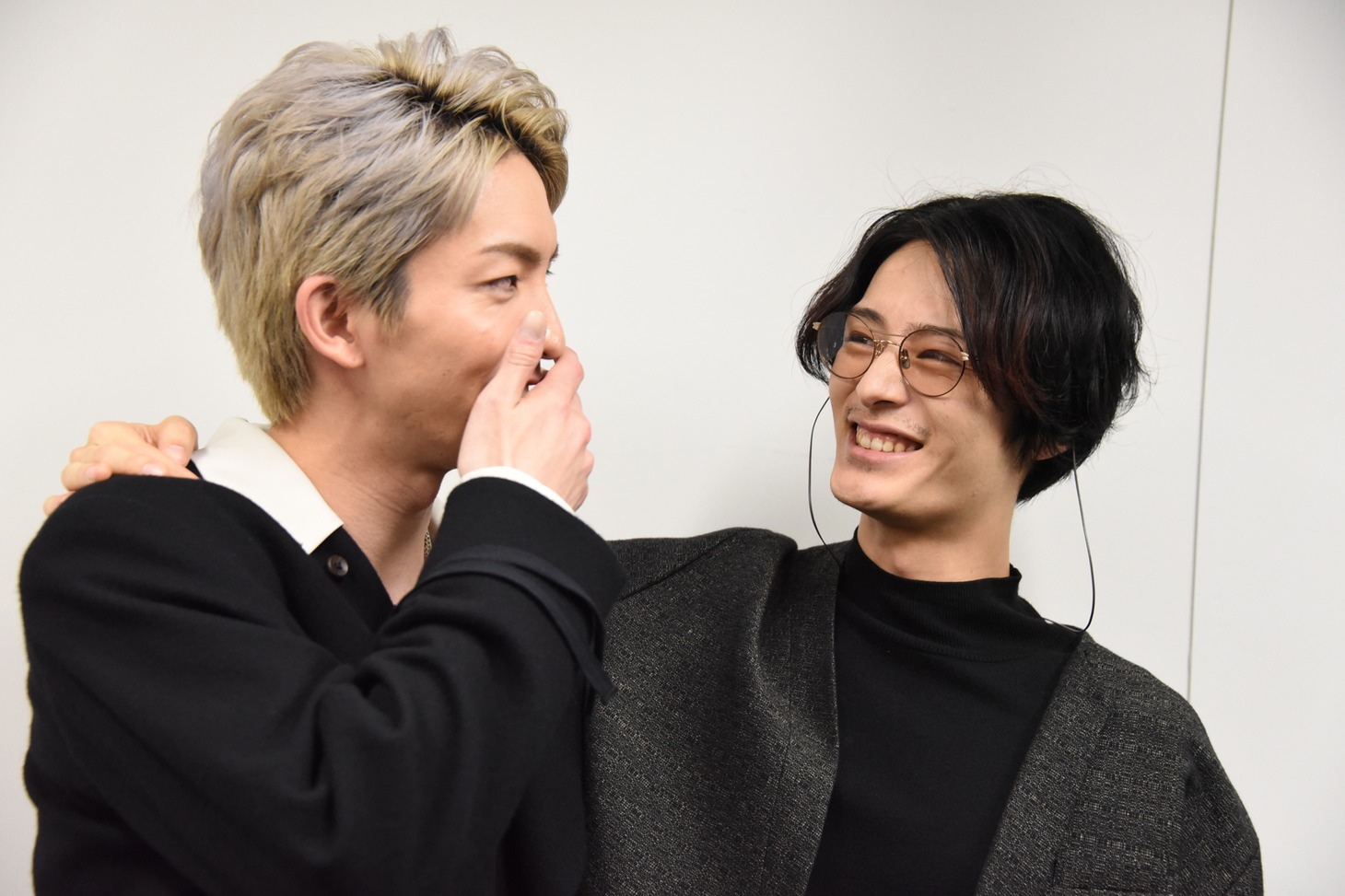 左から前田公輝、塩野瑛久。