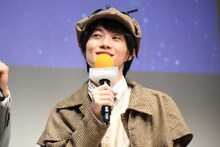 モノマネのリクエストに「誰がいいですかー？」と得意げな表情を見せる神木隆之介。