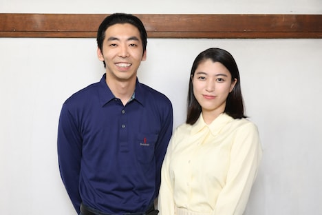 左から柄本時生、成海璃子。