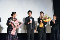 左から尾野真千子、山崎まさよし、北村匠海、大竹しのぶ。
