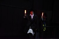 サプライズ登壇した鈴木昂秀（手前）と龍（奥）。