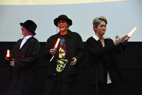 左から鈴木昂秀、龍、前田公輝。