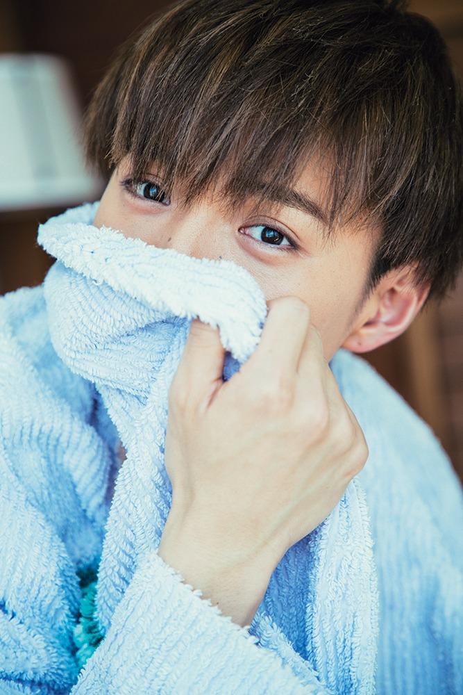佐藤大樹ファースト写真集「STEP BY STEP」中面サンプル