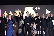 「カツベン!」完成披露レッドカーペットイベントにて、左から周防正行、渡辺えり、高良健吾、永瀬正敏、成田凌、黒島結菜、竹野内豊、小日向文世、音尾琢真。