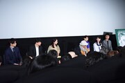 「海辺の映画館―キネマの玉手箱」舞台挨拶の様子。