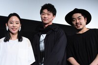 「花と雨」舞台挨拶の様子。左から大西礼芳、笠松将、土屋貴史。