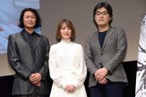 「HUMAN LOST 人間失格」完成披露上映会にて、左から冲方丁、花澤香菜、木崎文智。