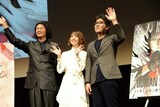 イベントの様子。左から冲方丁、花澤香菜、木崎文智監督。