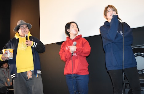 左から西洋亮、工藤奈々子、平野鈴。