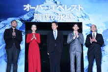 左からユー・フェイ、チャン・ジンチュー、役所広司、リン・ボーホン、テレンス・チャン。