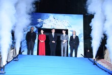 左からユー・フェイ、チャン・ジンチュー、役所広司、リン・ボーホン、テレンス・チャン。