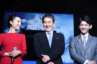 左からチャン・ジンチュー、役所広司、リン・ボーホン。