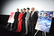 左からユー・フェイ、チャン・ジンチュー、役所広司、リン・ボーホン、テレンス・チャン。