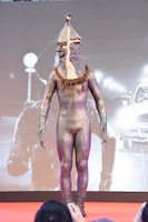 直立不動するケムール人。