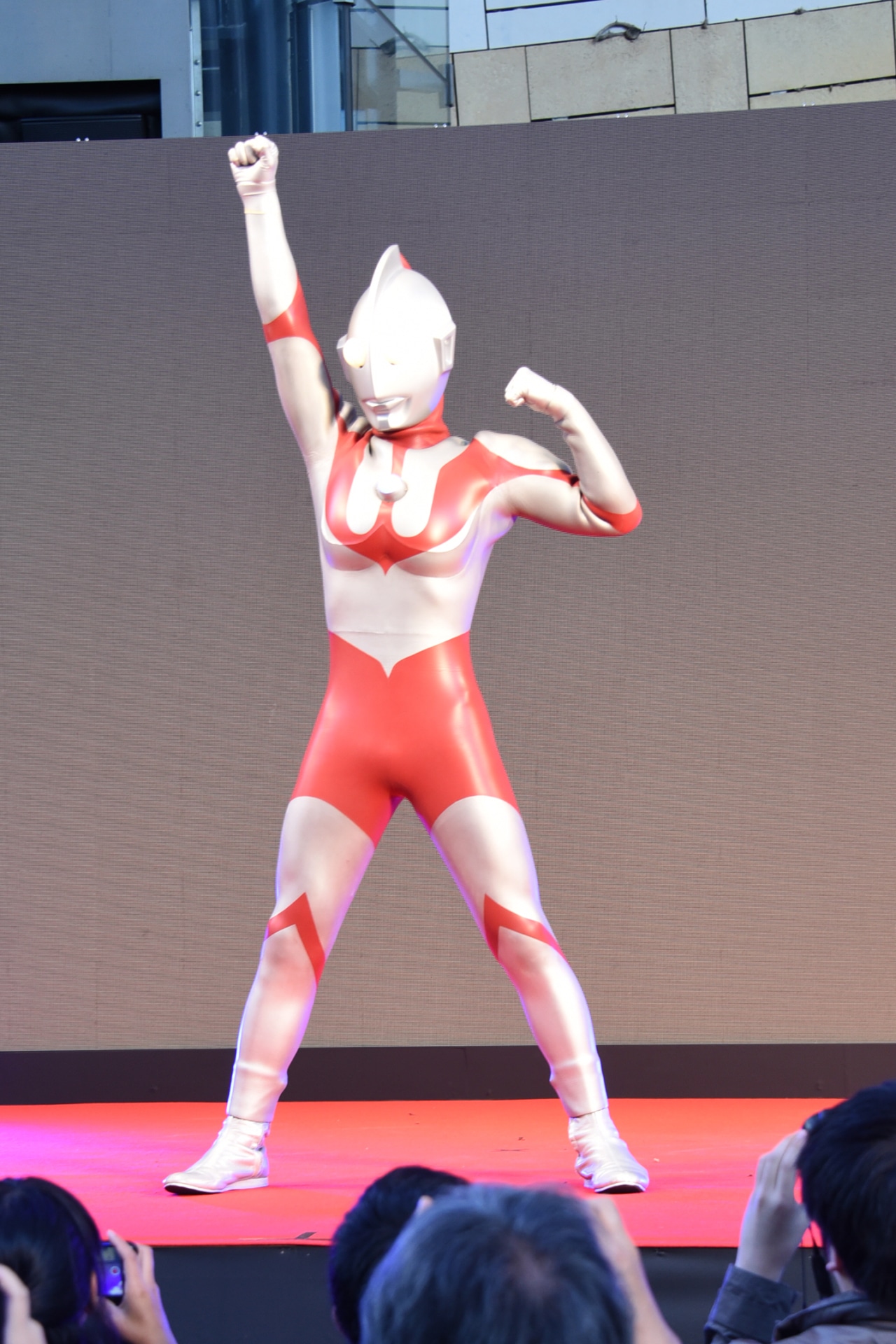 復活したウルトラマン。