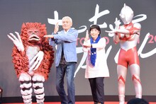 アリーナイベント「ウルトラ怪獣の誕生『ウルトラQ』から『ウルトラマン』へ」の様子。左からピグモン、黒部進、桜井浩子、ウルトラマン。