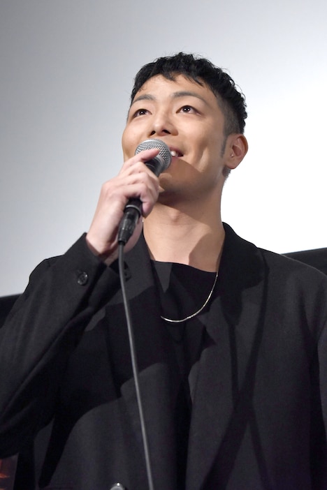 自身の“艶っぽい”シーンについて謝罪する田中俊介。