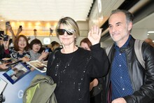 成田空港に到着したリンダ・ハミルトン。