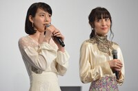 左からのん、岩井七世。