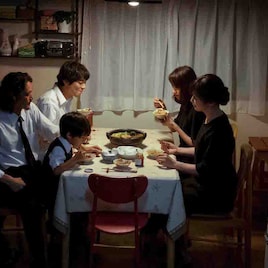 窪塚洋介が子役とじゃれる「最初の晩餐」映像、「やっぱり、役者は楽しい」