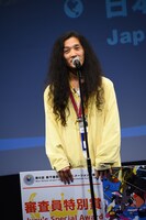 短編部門審査員特別賞を受賞した野々上聡人。