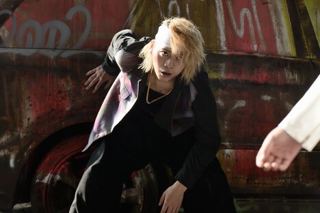 「HiGH&LOW THE WORST」新場面写真。河川敷バトルでの泰志。