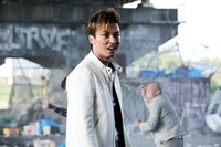「HiGH&LOW THE WORST」新場面写真。河川敷バトルでの志田健三。