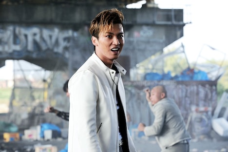 「HiGH&LOW THE WORST」新場面写真。河川敷バトルでの志田健三。