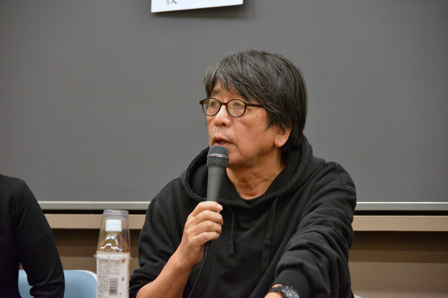 森達也
