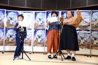 「映画 ひつじのショーン UFOフィーバー！」テレビCMナレーション公開収録に挑戦する市川右近（左）、オカリナ（中央）、ゆいP（右）。