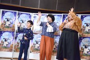 ひつじのショーンを迎え入れるスペシャルサポーターの3人。