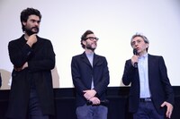 左からオリヴァー・ラクセ、ハビエル・ラフエンテ、映画祭のプロデューサーを務めるアルベルト・カレロ・ルゴ。