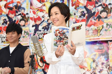 アフレコに挑戦する木村佳乃。