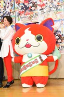 Yポーズを取ろうとするジバニャン。