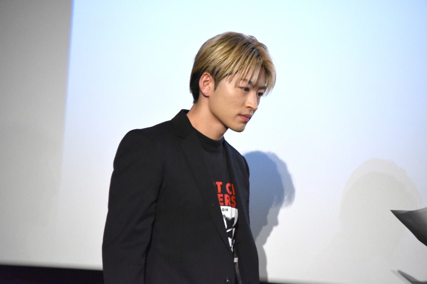 佐野玲於