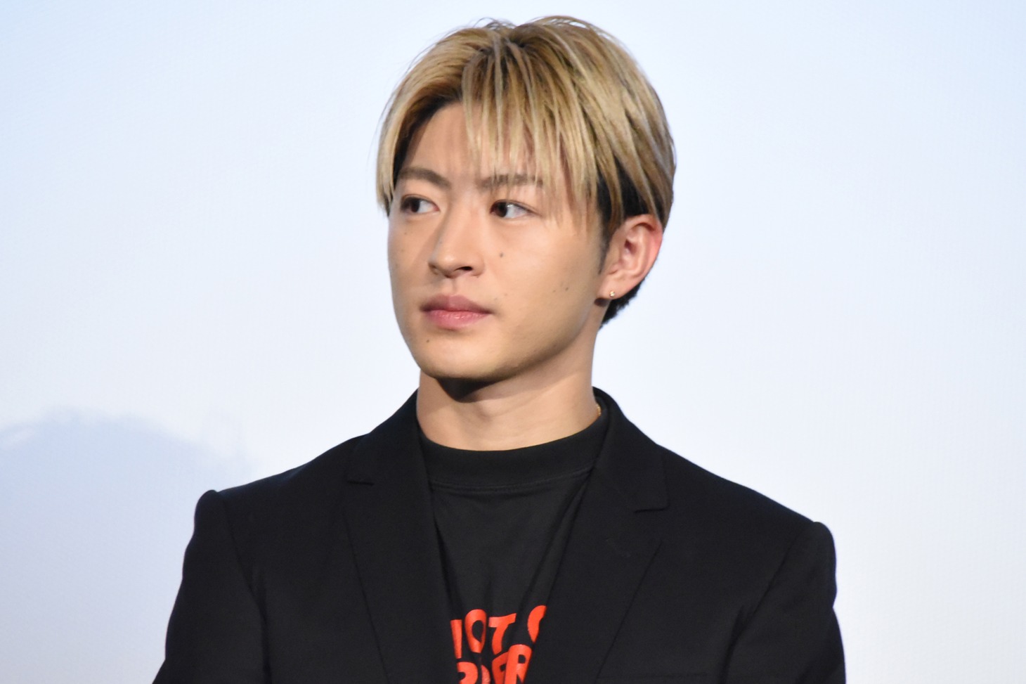 佐野玲於