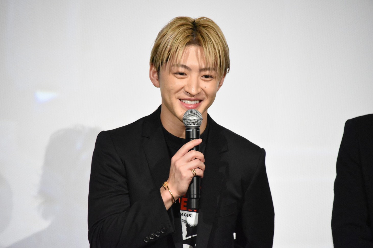 佐野玲於