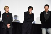 左から佐野玲於、行定勲、AKIRA。