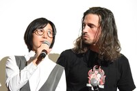 左から合アレン、マイケル・ファンコーニ。