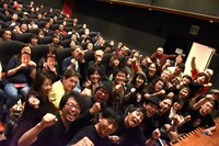 「クライングフリーセックス～Never Again!」初日舞台挨拶の様子。