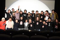 「クライングフリーセックス～Never Again!」舞台挨拶後のキャスト・スタッフたち。