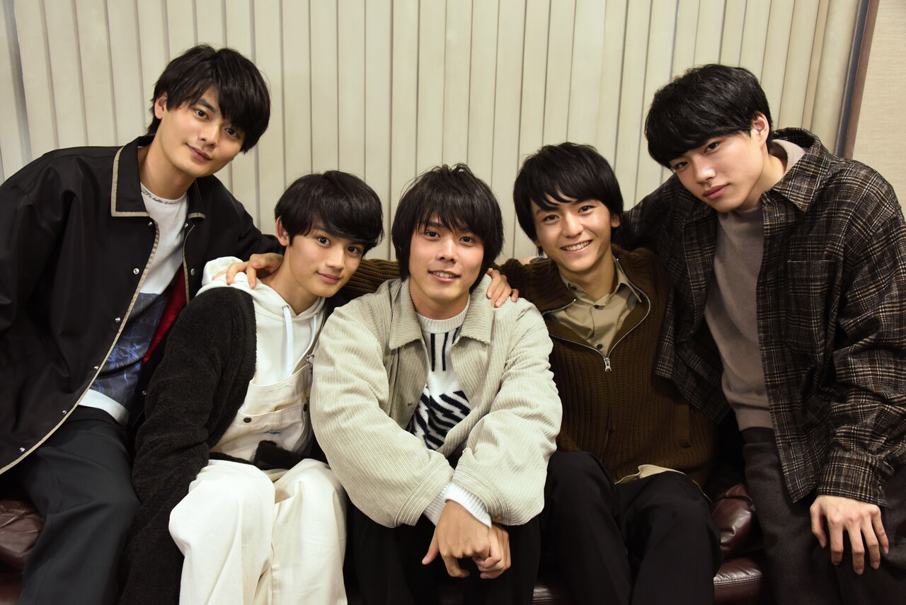 左から三船海斗、藤原大祐、細田佳央太、田川隼嗣、福崎那由他。