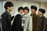 左から三船海斗、藤原大祐、細田佳央太、田川隼嗣、福崎那由他。