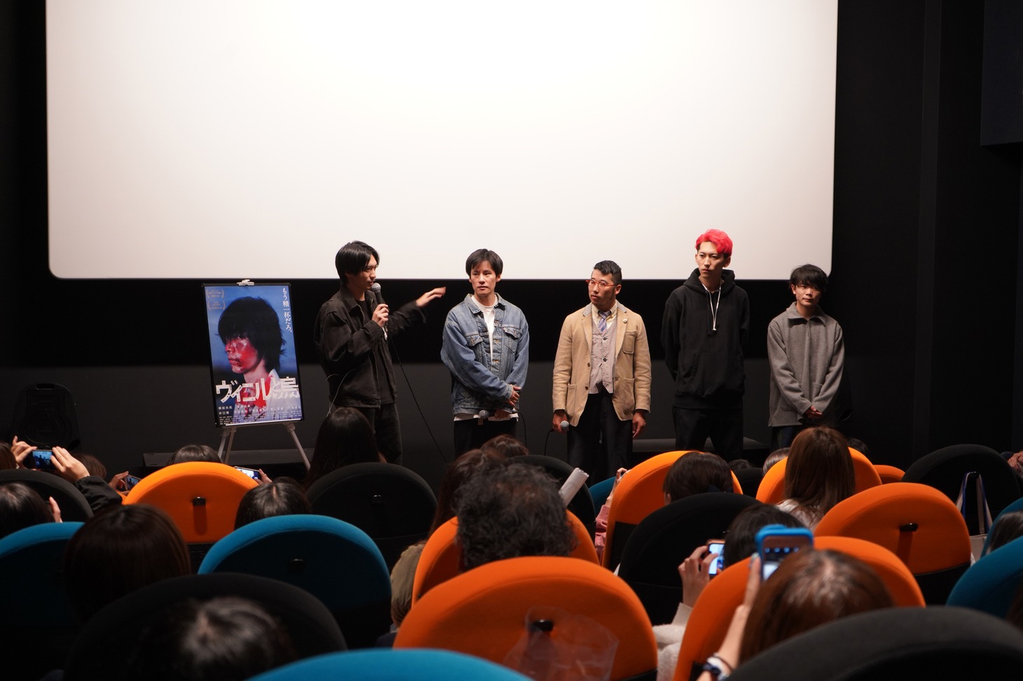 「ヴィニルと烏」初日舞台挨拶の様子。