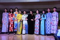 「サイゴン・クチュール」トークショーの様子。