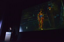 活弁を披露する坂本頼光。