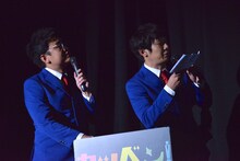 活弁を披露する銀シャリ。